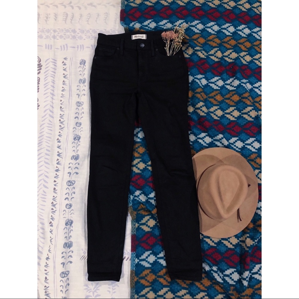 Madewell 9" High Rise Jeans in Black Frost